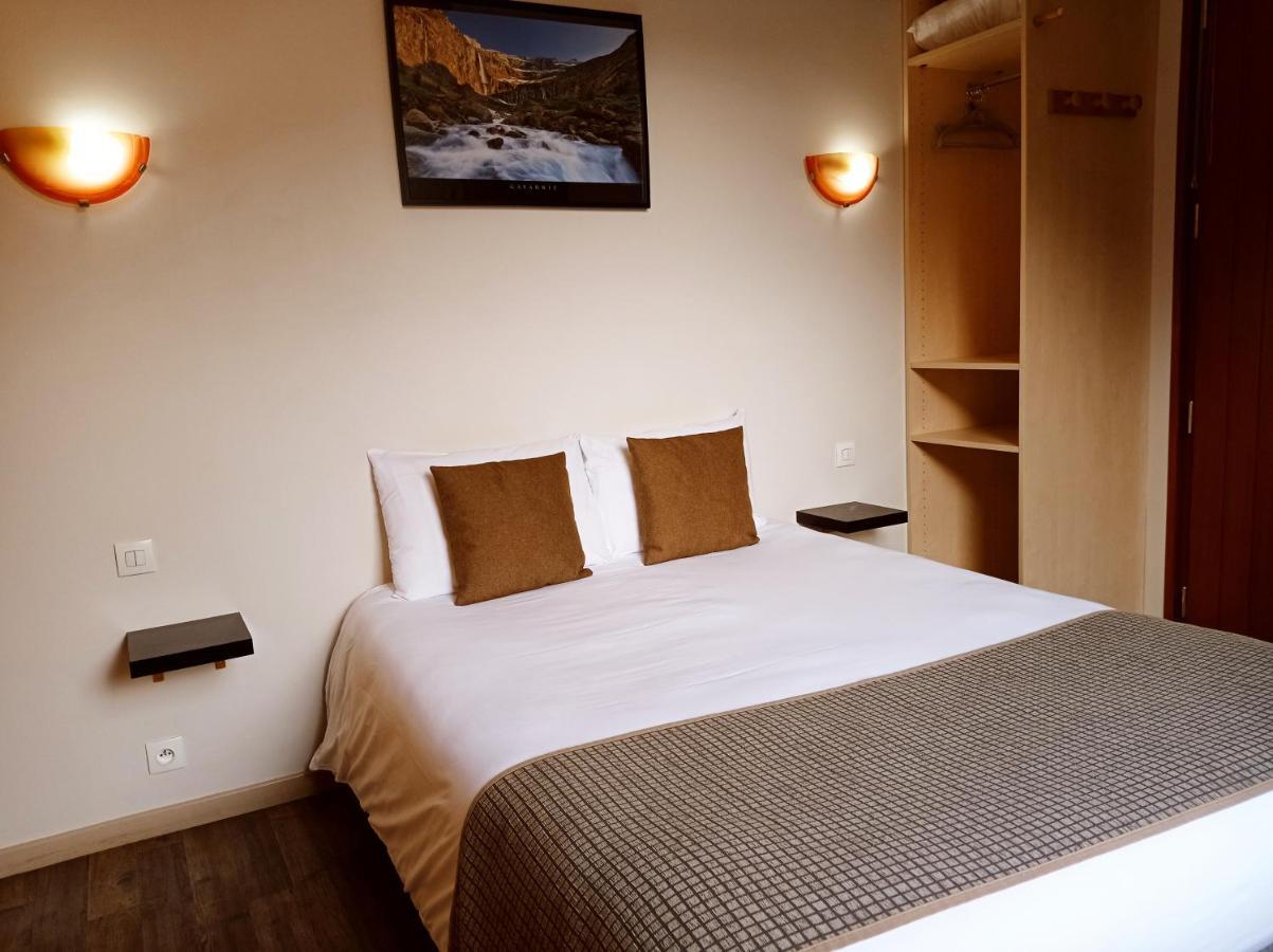 Hotel De La Gare Пьерфит-Несталас Экстерьер фото